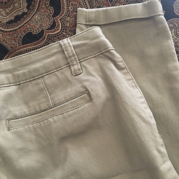 Size 8 khaki pants - Picture 2 of 3